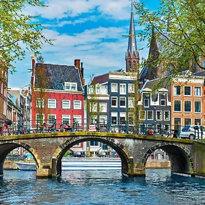 crown-hotel.amsterdamhotelsnl.com/
